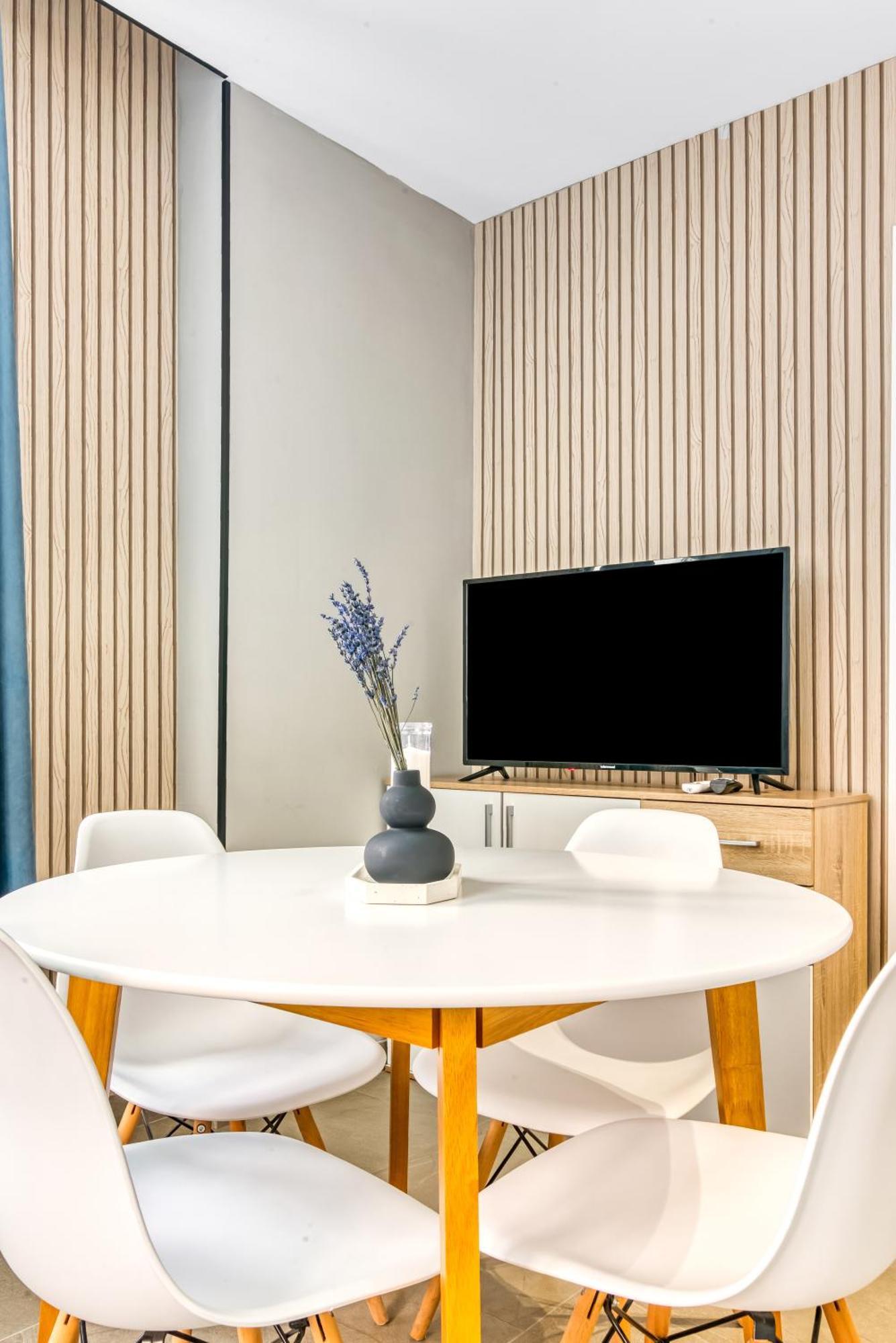 City Scape Suites Valencia Buitenkant foto