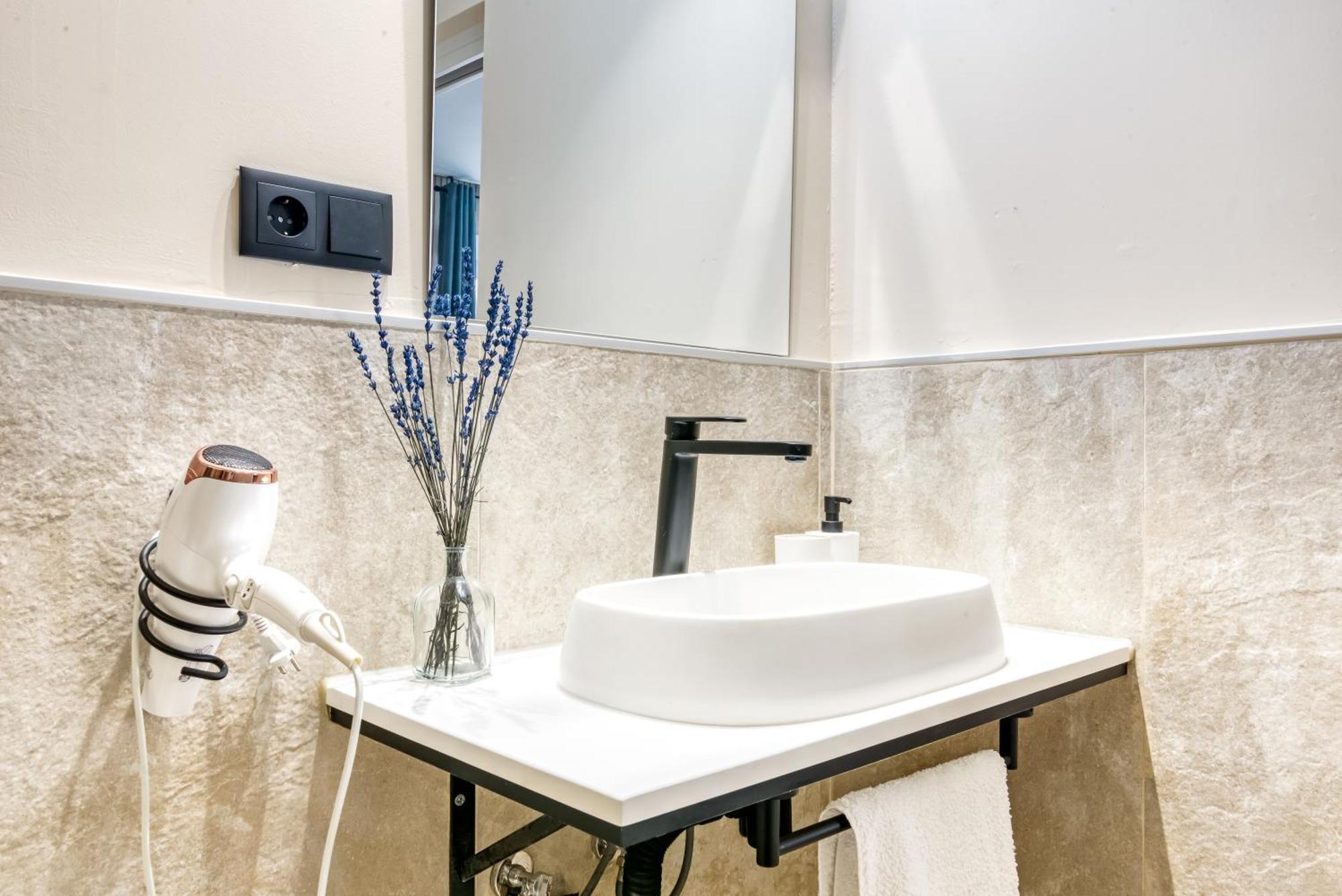 City Scape Suites Valencia Buitenkant foto