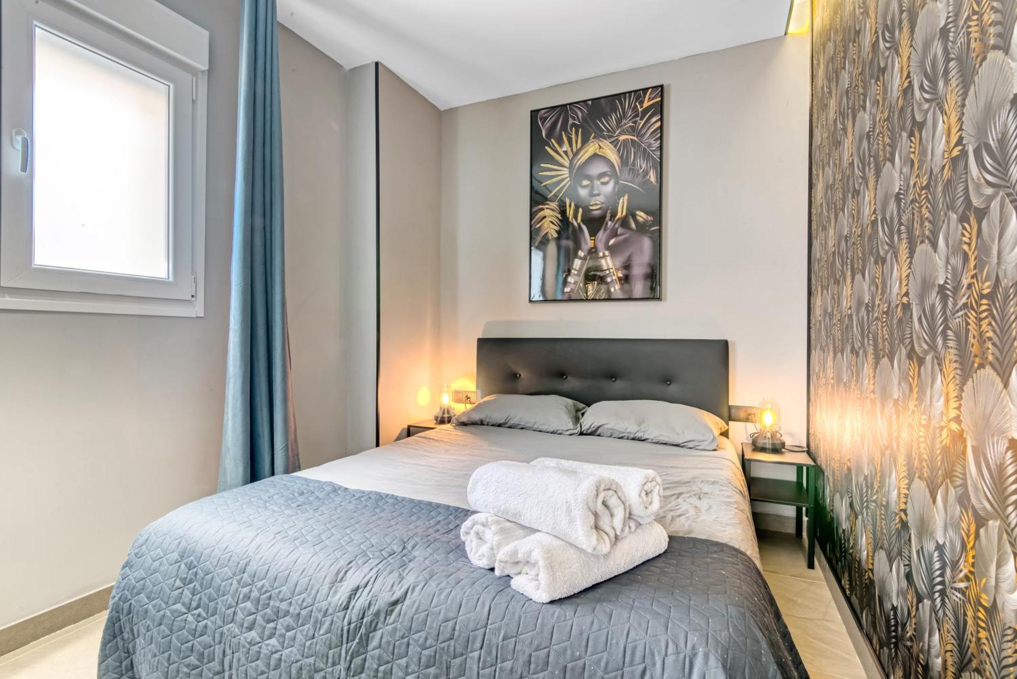 City Scape Suites Valencia Buitenkant foto